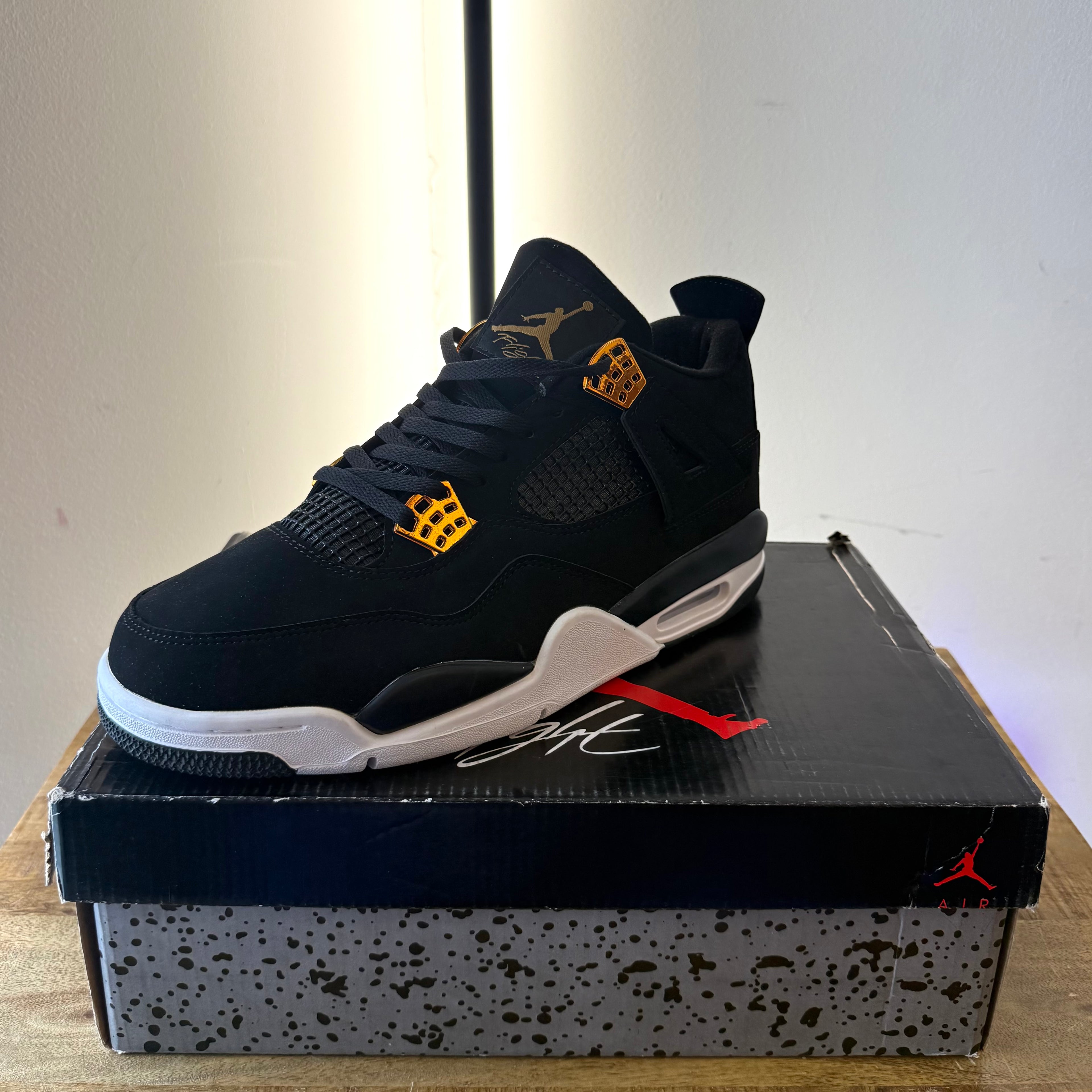Men’s Jordan Retro 4’s “Royalty”