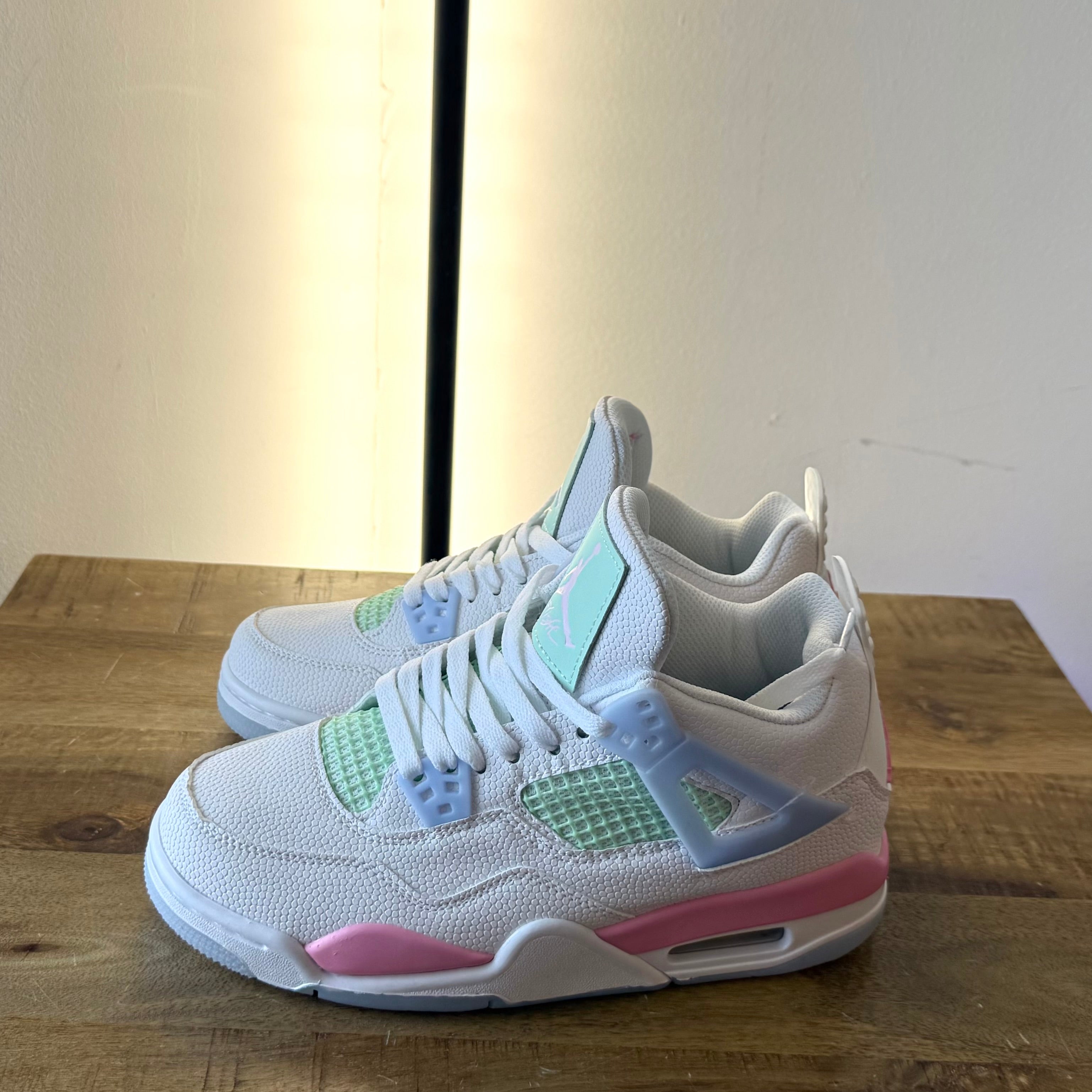 Women’s/ Youth Jordan Retro 4’s “Valentine’s Day”
